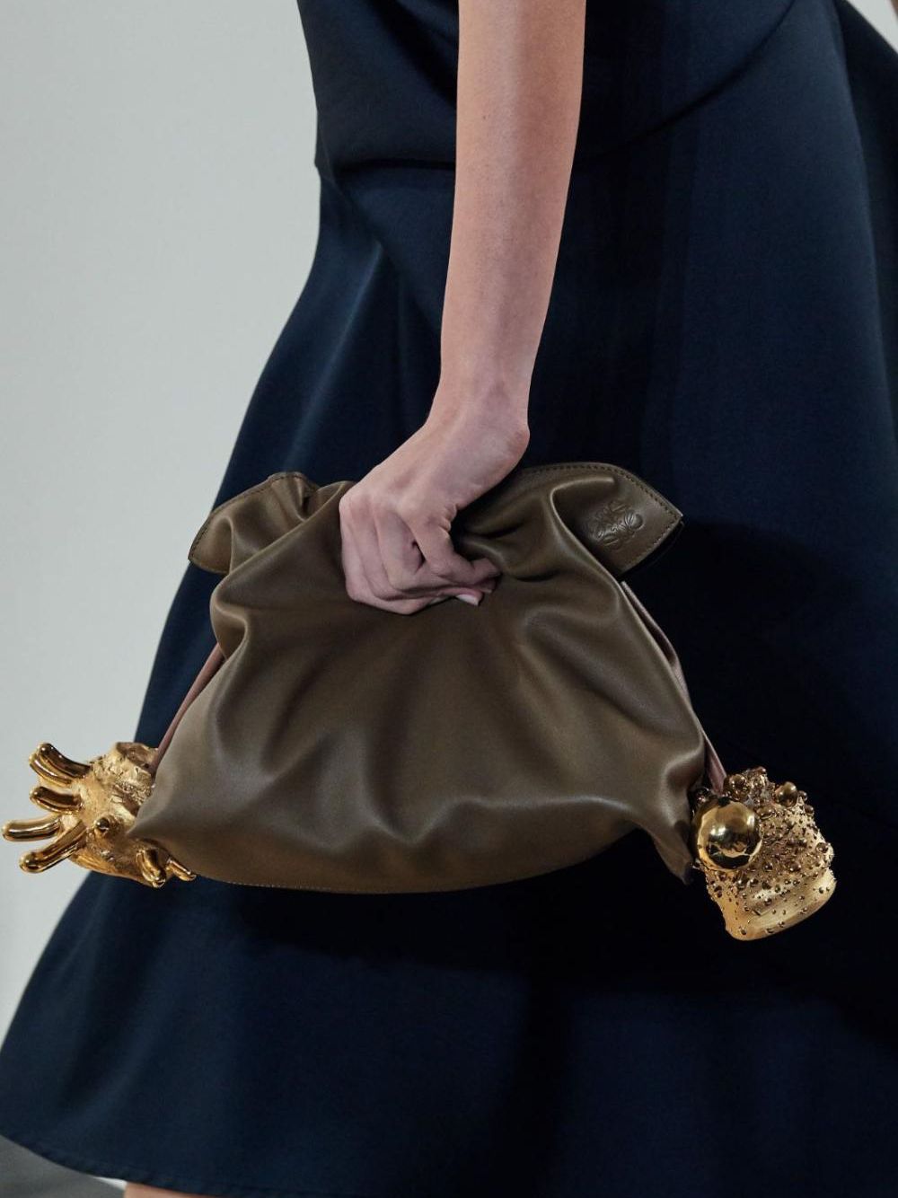 фото Loewe flamenco clutch bag