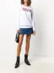 الصورة 2 من Versace Jeans Couture سويت شيرت بطبعة شعار الماركة