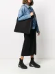 الصورة 2 من Pleats Please Issey Miyake شنطة كتف بكسرات