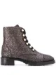 الصورة 1 من Stuart Weitzman بوت ميتاليك منسوج 'كولبي'