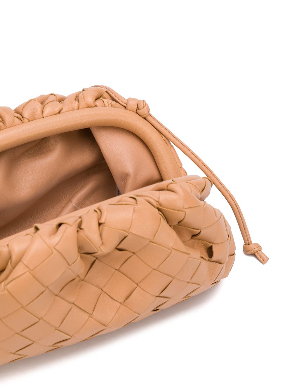 фото Bottega veneta сумка через плечо the pouch