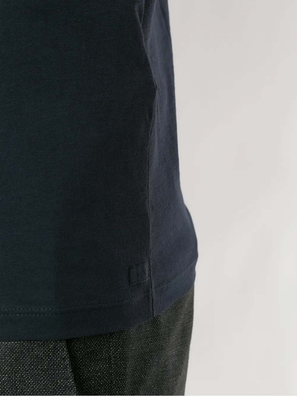 фото Armani exchange футболка с v-образным вырезом