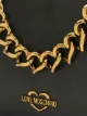 Love Moschino شنطة كروس مزينة بسلسلة