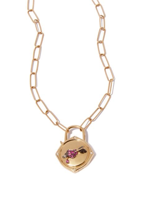 Annoushka collar Lovelock en oro amarillo de 18kt con dije de corazón y flecha con diamante y zafiros rosas