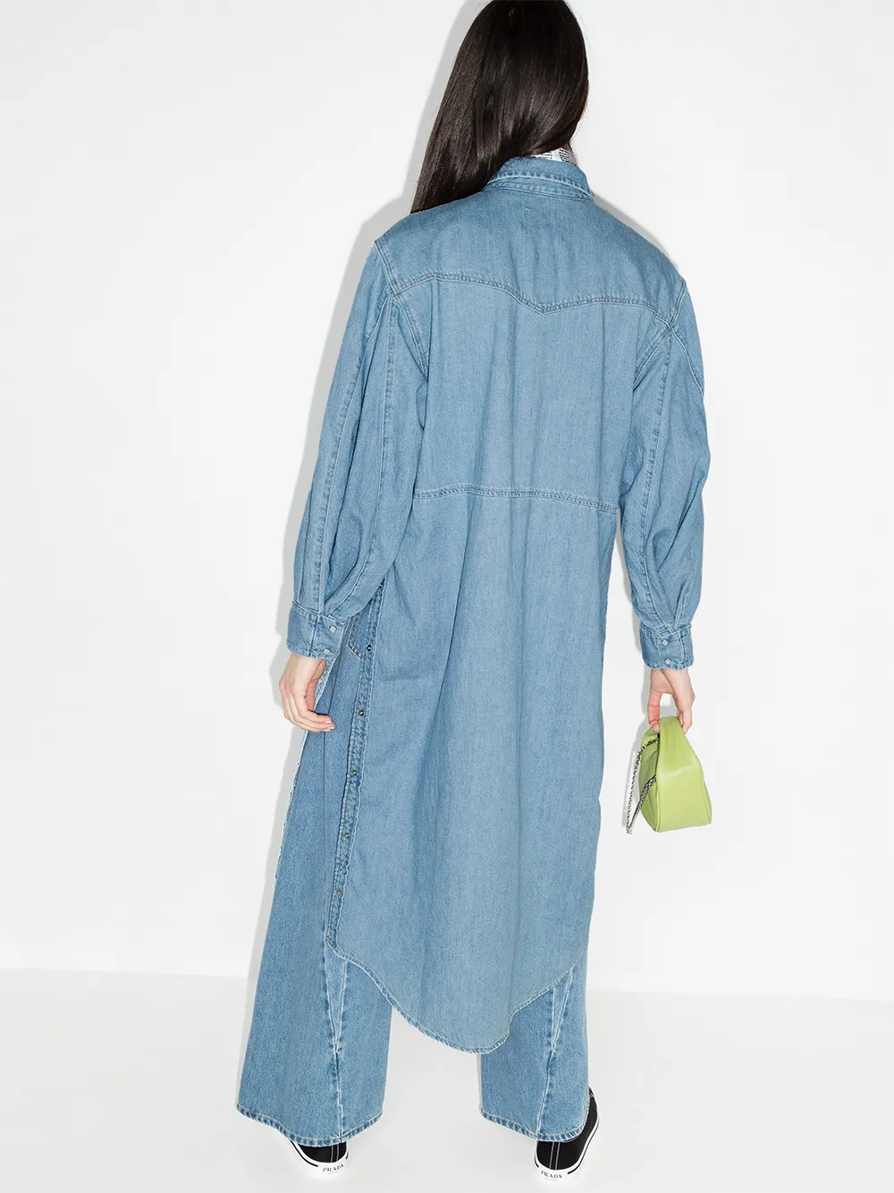 фото Ganni джинсовое платье-рубашка из коллаборации с levi's