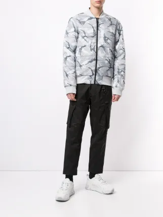 reversible camouflage-print bomber jacket展示图