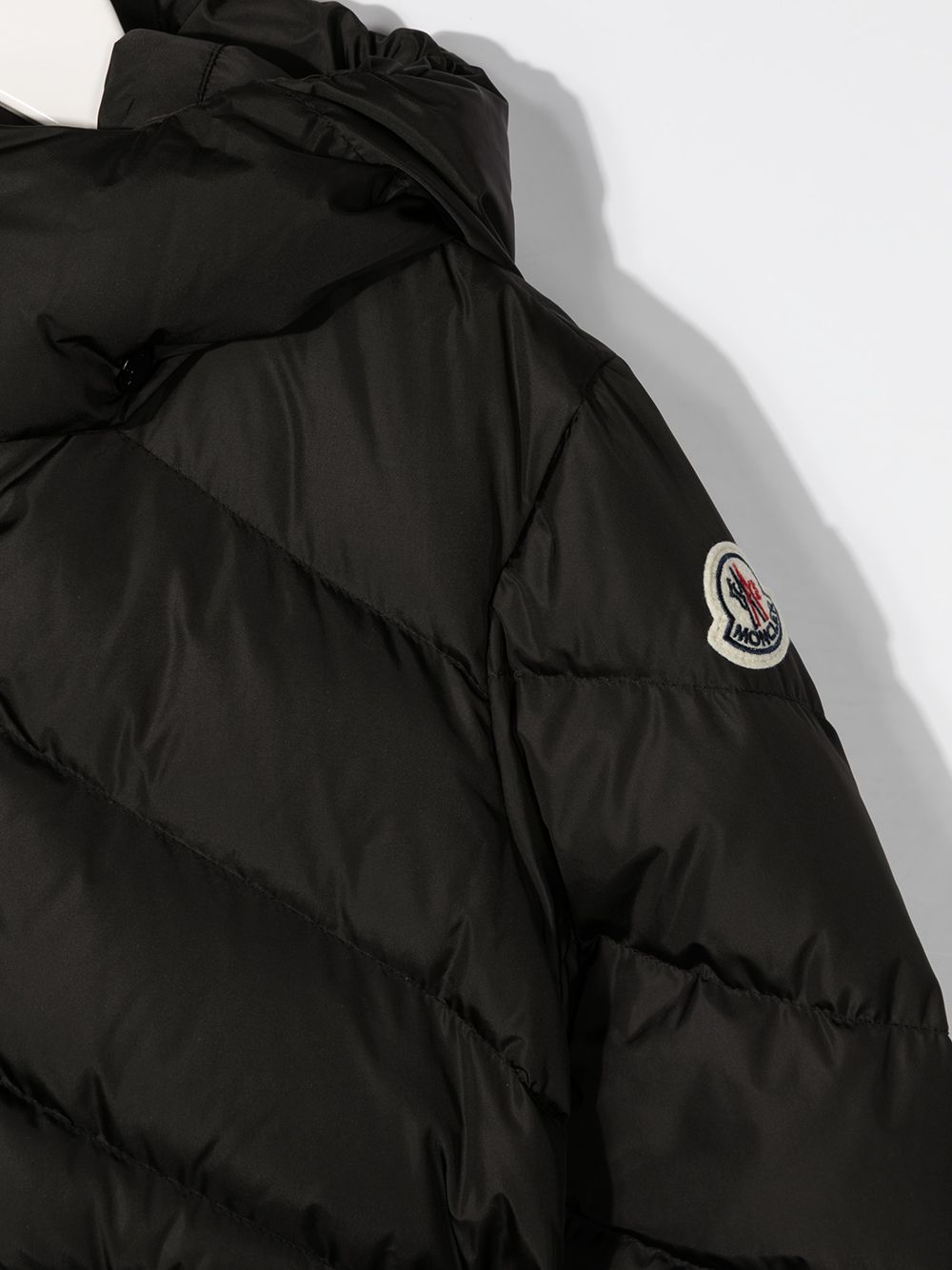 фото Moncler kids удлиненный пуховик