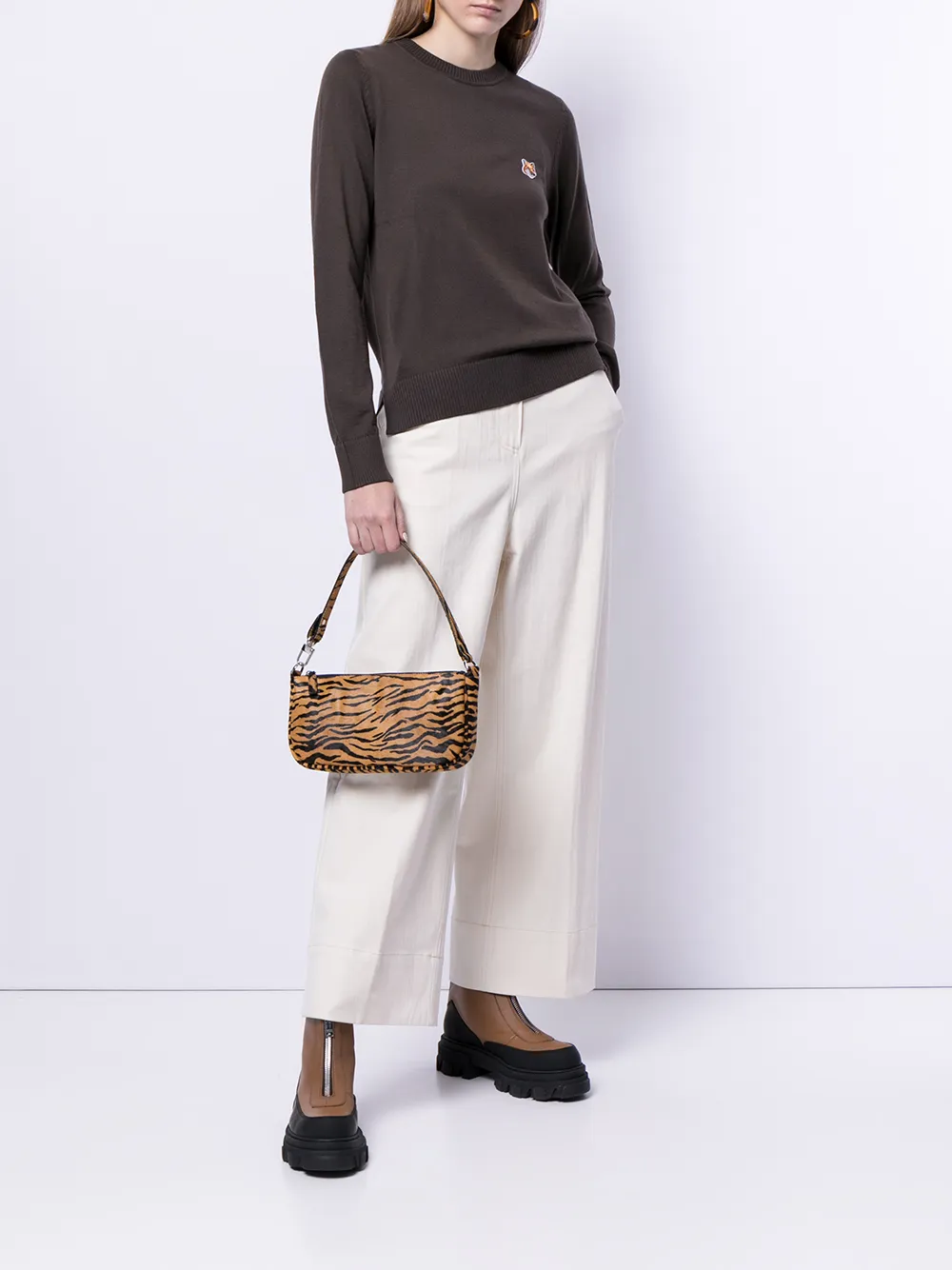 фото Maison kitsuné пуловер с нашивкой-логотипом