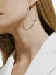 الصورة 2 من De Beers Jewellers أقراط حلقية ذهب أبيض عيار 18 مرصعة بالماس