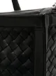 Bottega Veneta شنطة عملية بتصميم إنترشياتو