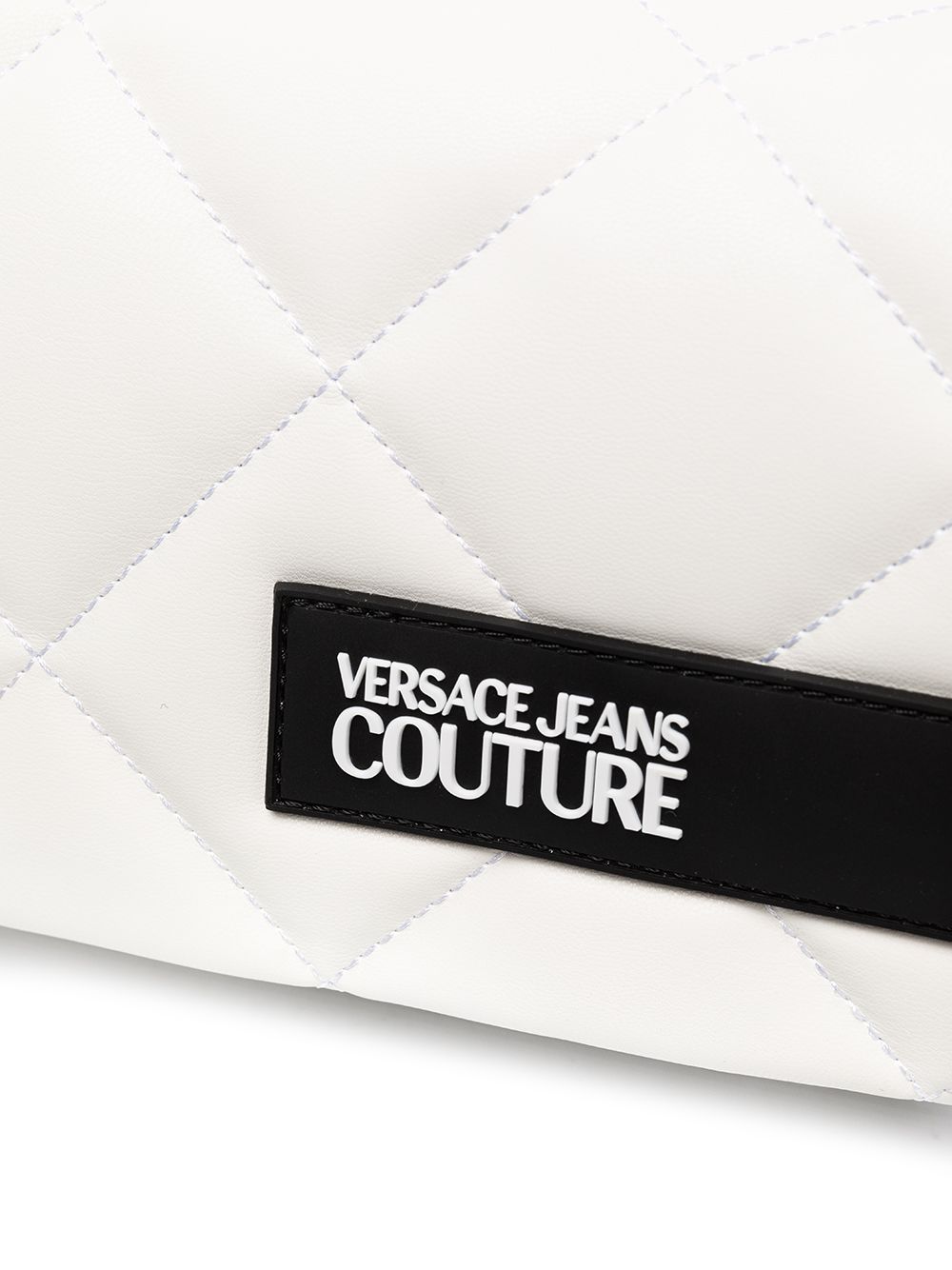 фото Versace jeans couture стеганая сумка на плечо с металлическим логотипом