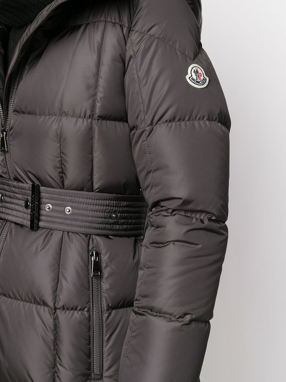 фото Moncler пуховик с капюшоном и поясом