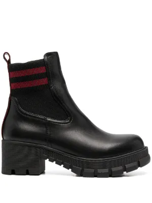 buffalo stiefelette in schwarz mit breitem absatz buffalo stiefelette in schwarz mit breitem absatz