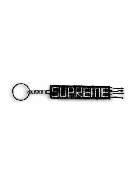 Supreme llavero con mostacillas y logo