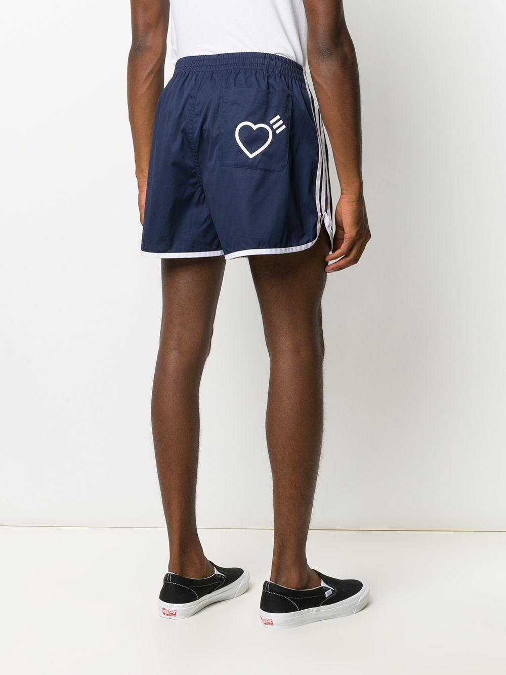 фото Adidas спортивные шорты с вышивкой