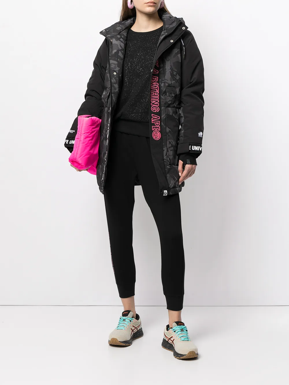 фото Aape by *a bathing ape® пуховик с капюшоном и логотипом