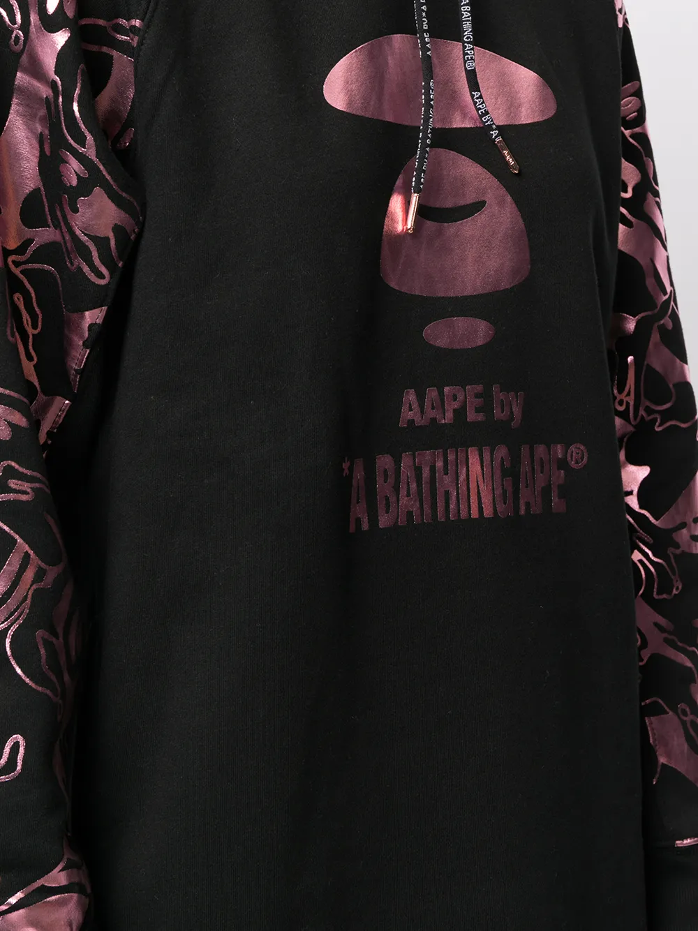 фото Aape by *a bathing ape® платье-трапеция с капюшоном и графичным принтом