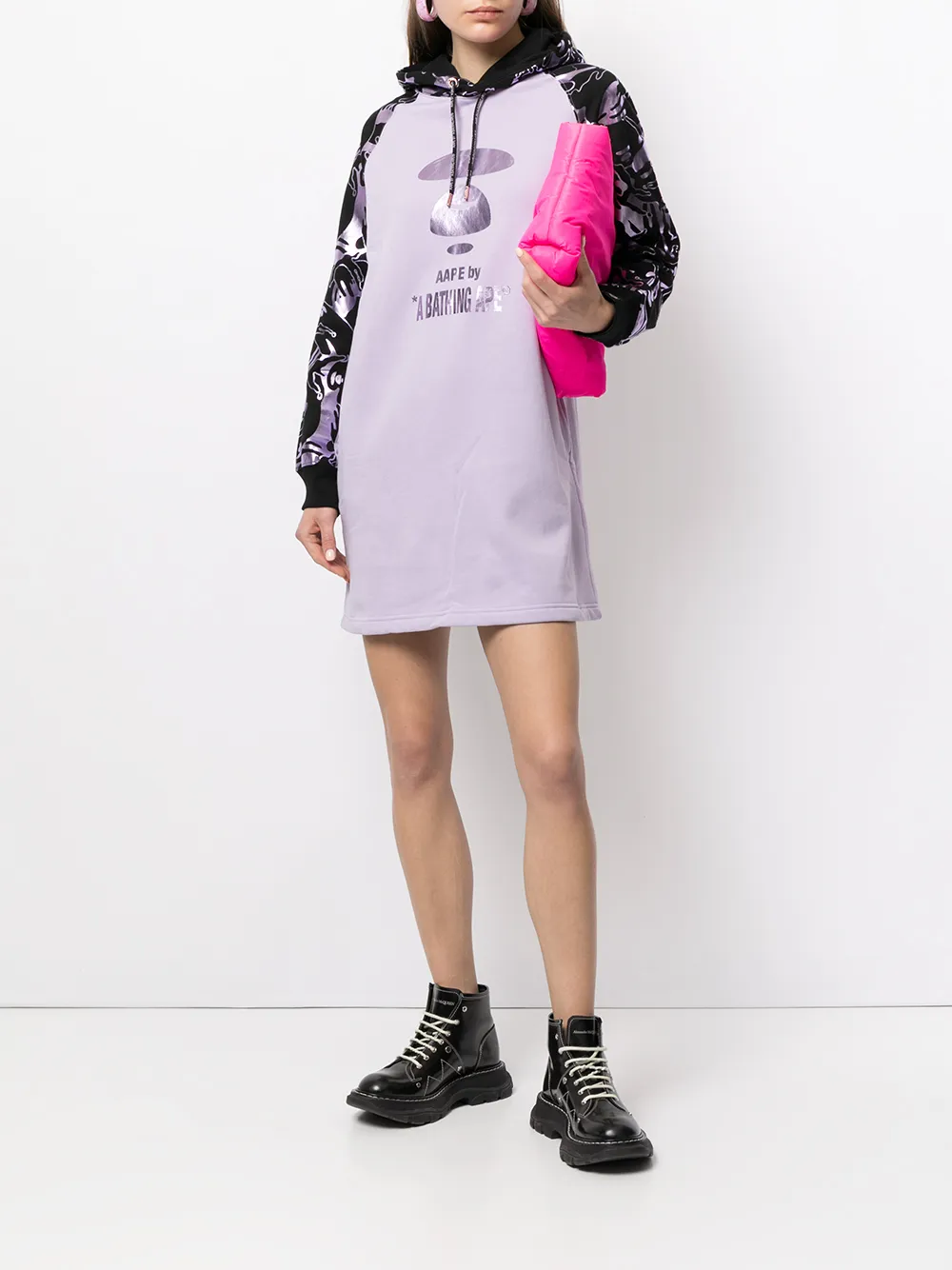 фото Aape by *a bathing ape® платье-трапеция с капюшоном и графичным принтом