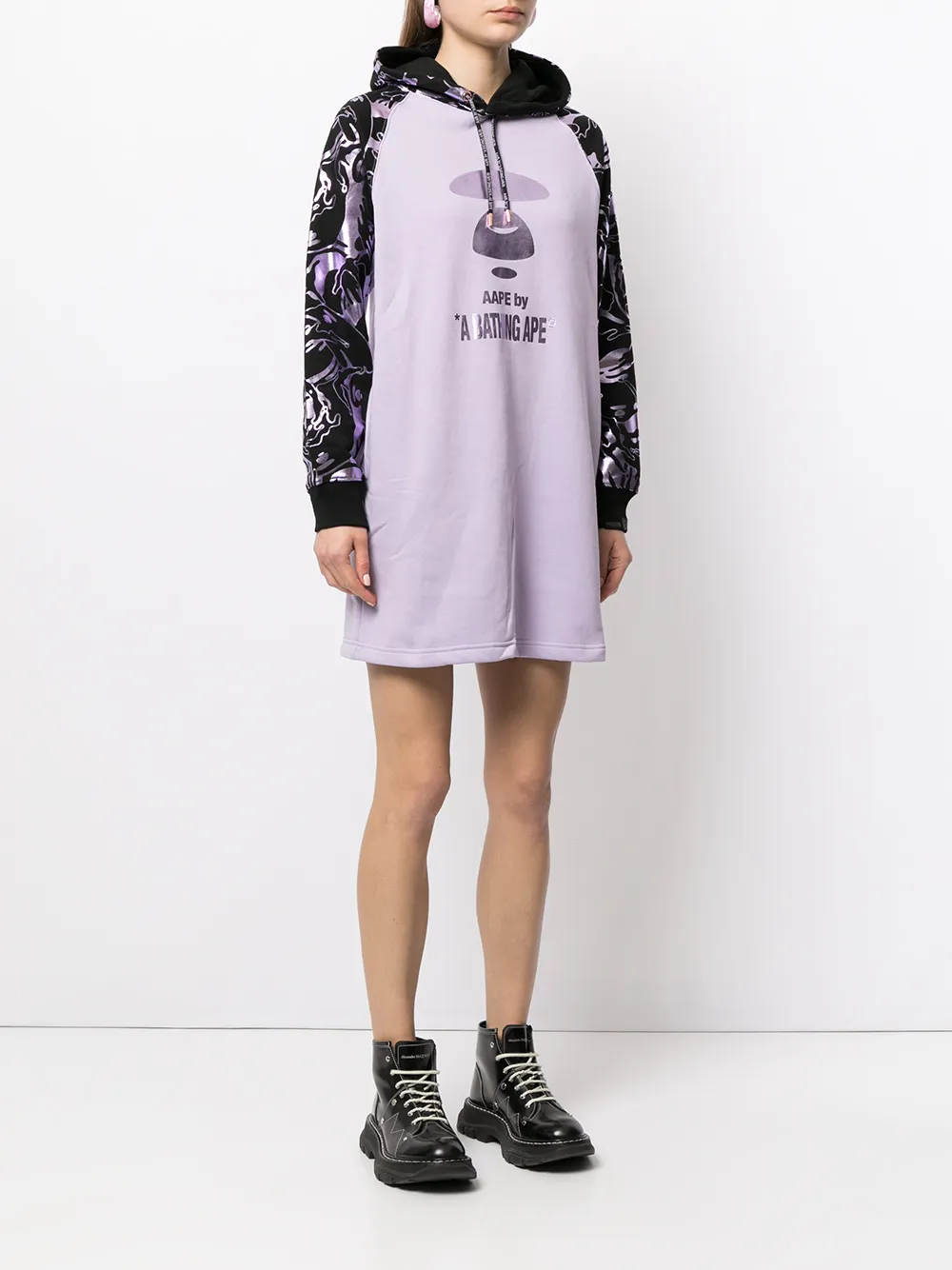 фото Aape by *a bathing ape® платье-трапеция с капюшоном и графичным принтом