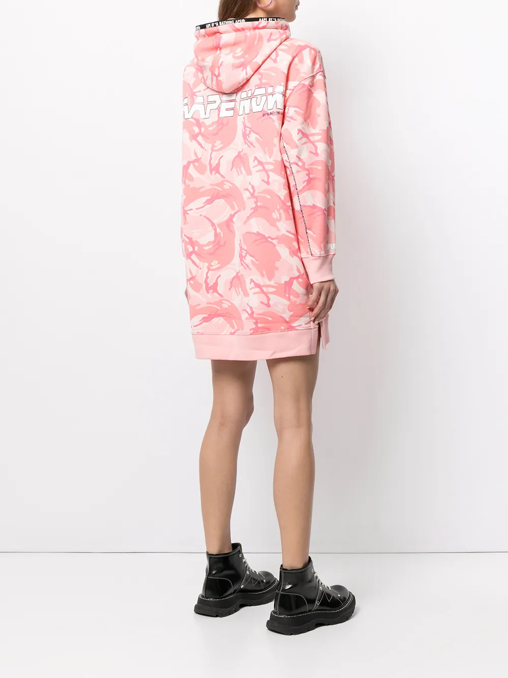 фото Aape by *a bathing ape® короткое платье с капюшоном и графичным принтом