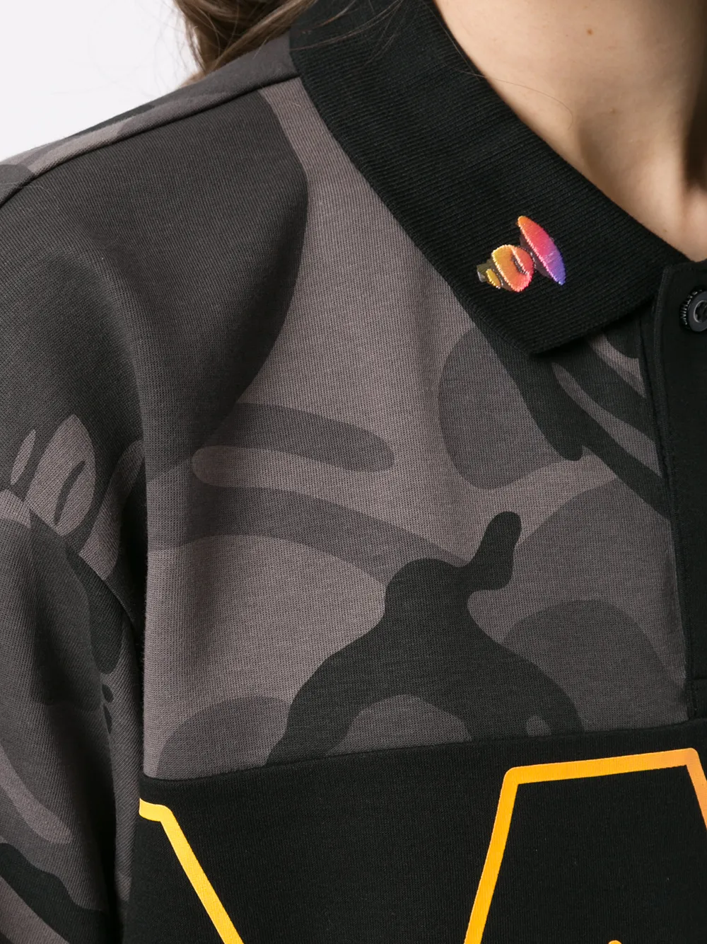 фото Aape by *a bathing ape® рубашка поло с камуфляжным принтом и логотипом