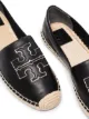 الصورة 2 من Tory Burch حذاء جلد بنعل مسطح