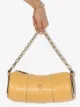 Manu Atelier Schultertasche mit Logo-Schild