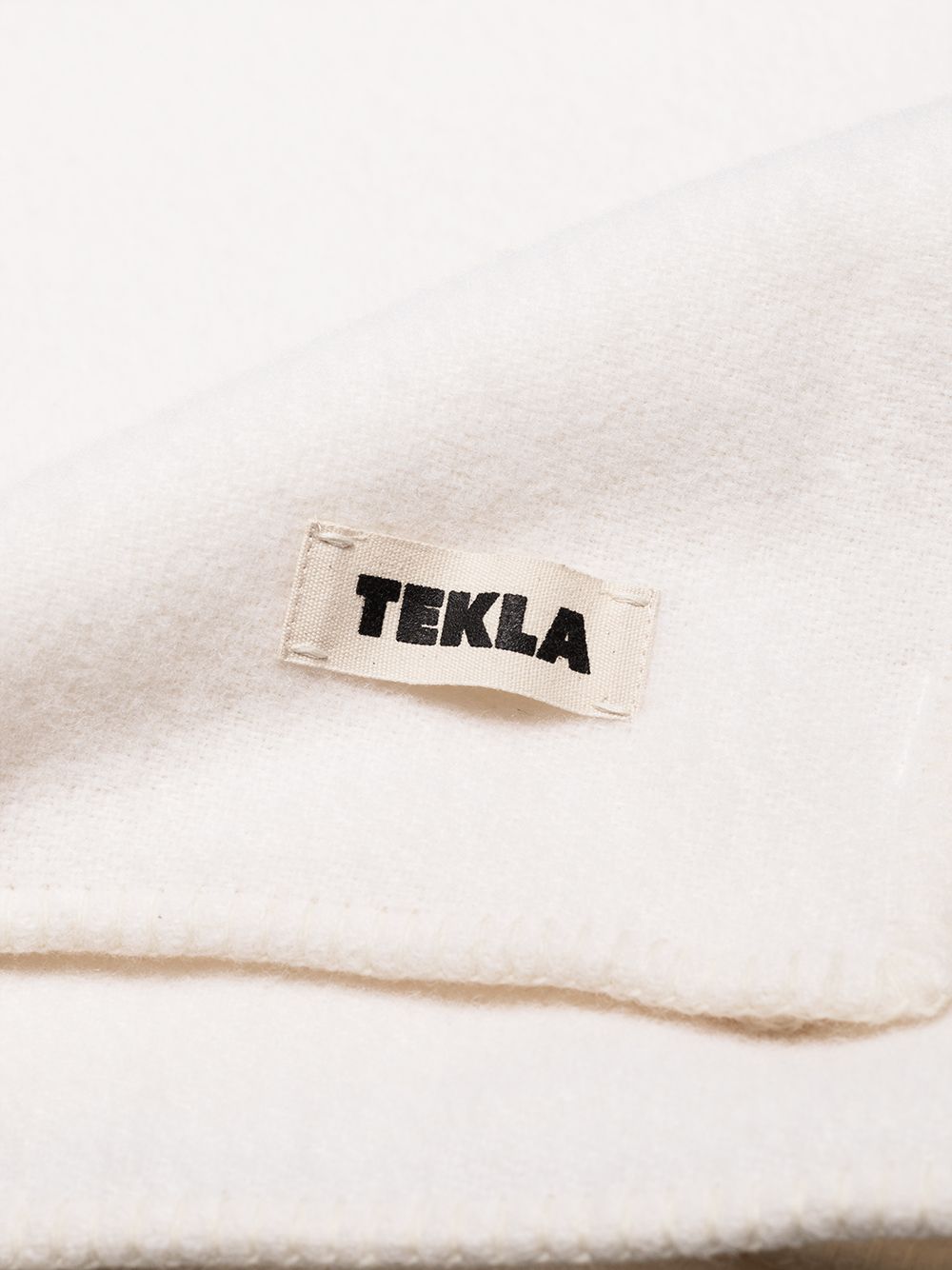 фото Tekla logo-patch wool blanket