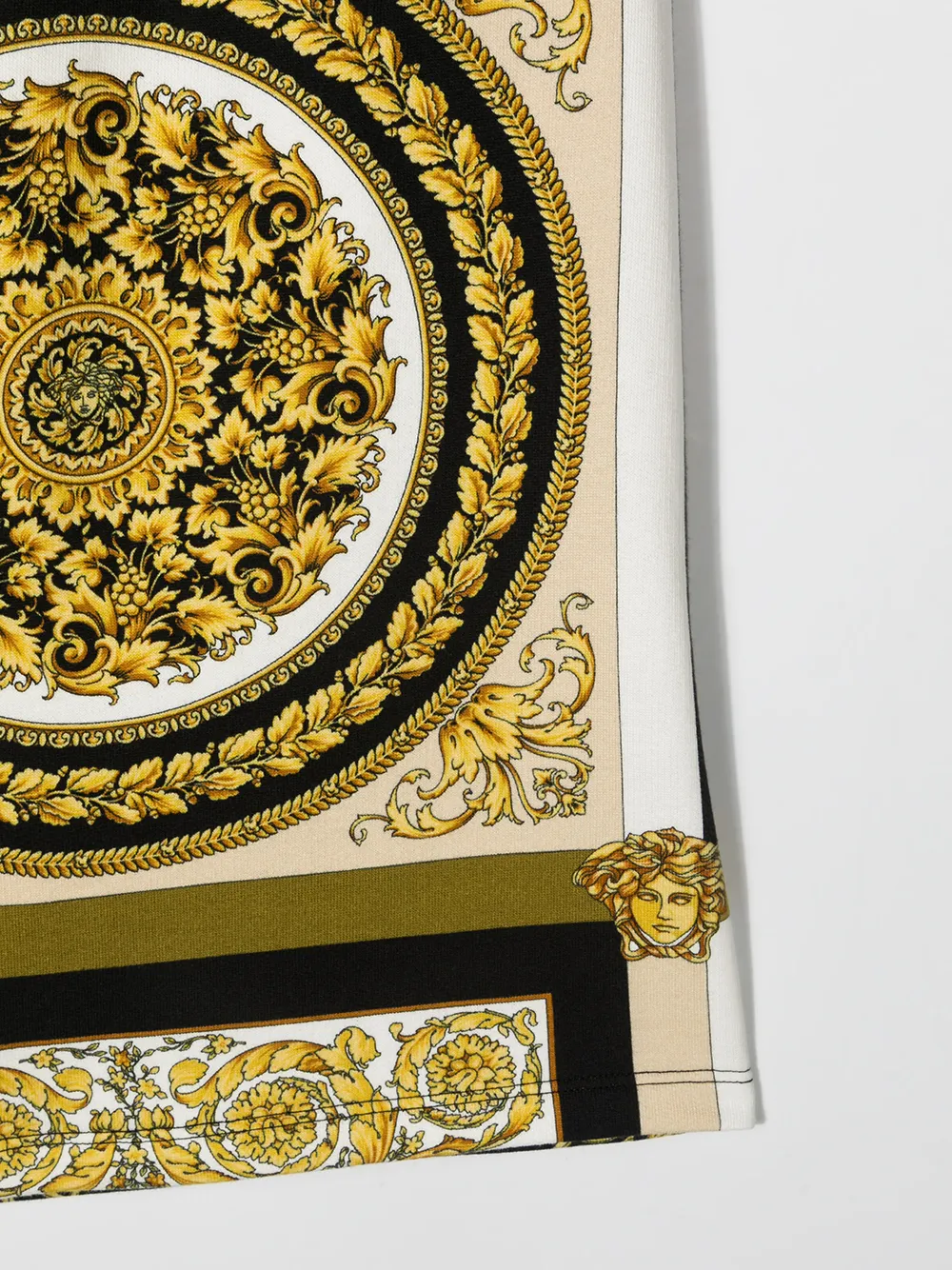 фото Young versace шорты с узором