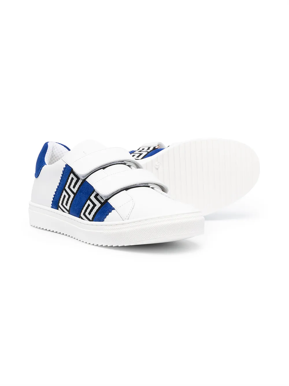 фото Versace kids кроссовки с логотипом