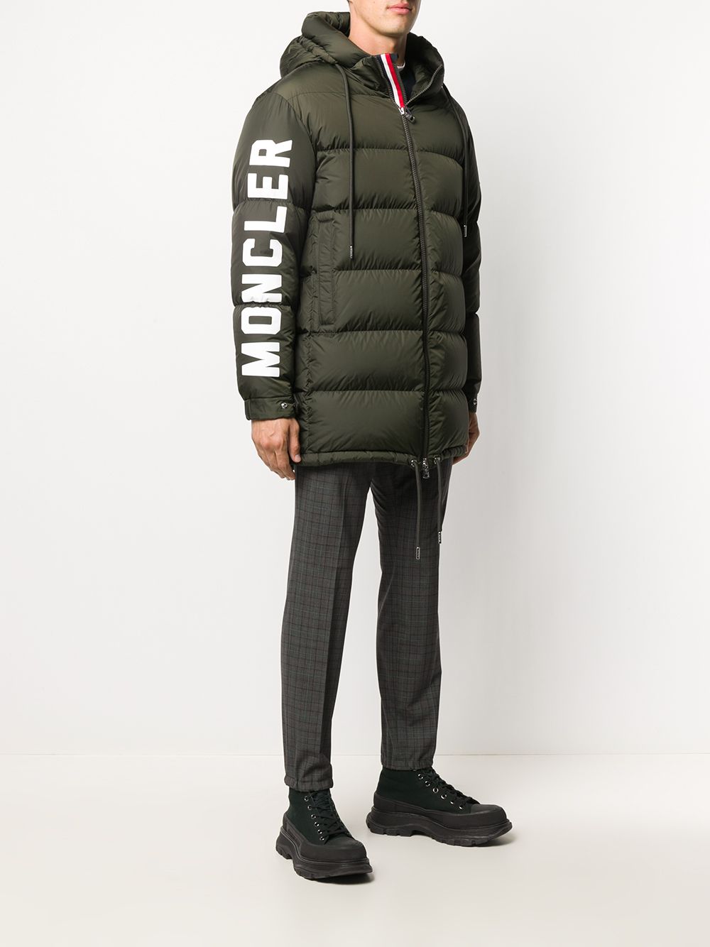 фото Moncler пуховик с логотипом