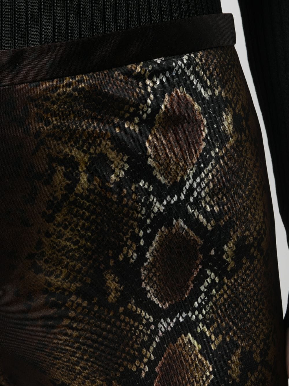 фото Versace брюки со змеиным принтом