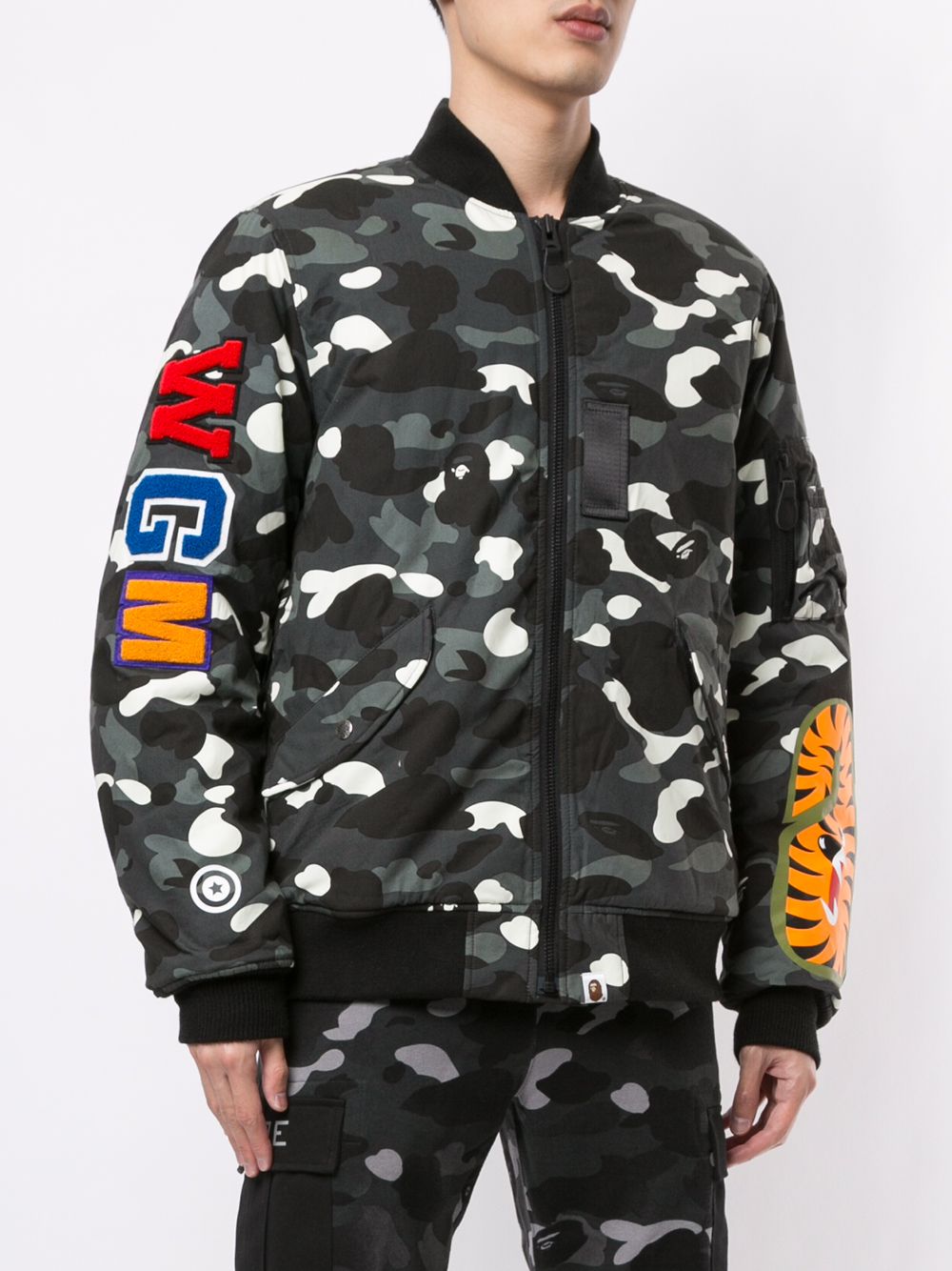 фото A bathing ape® бомбер camo shark