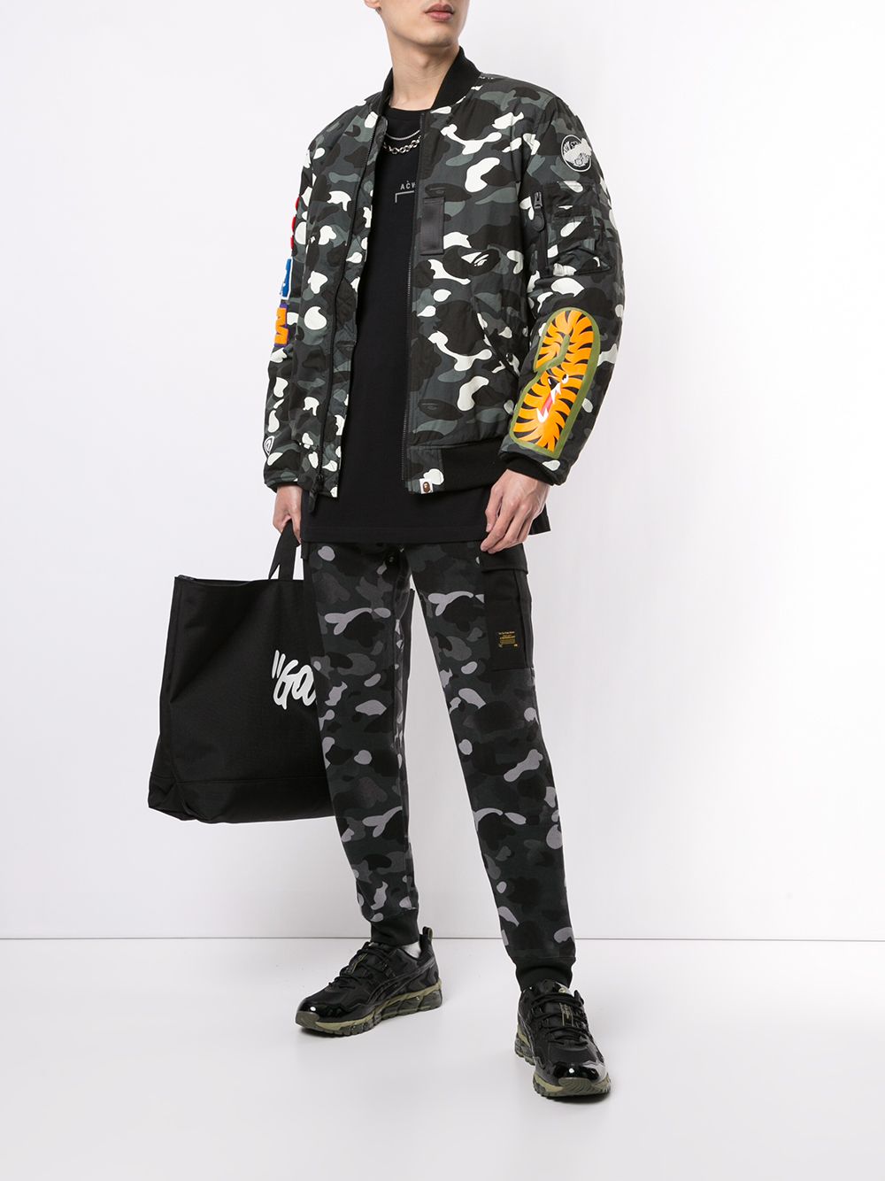 фото A bathing ape® бомбер camo shark