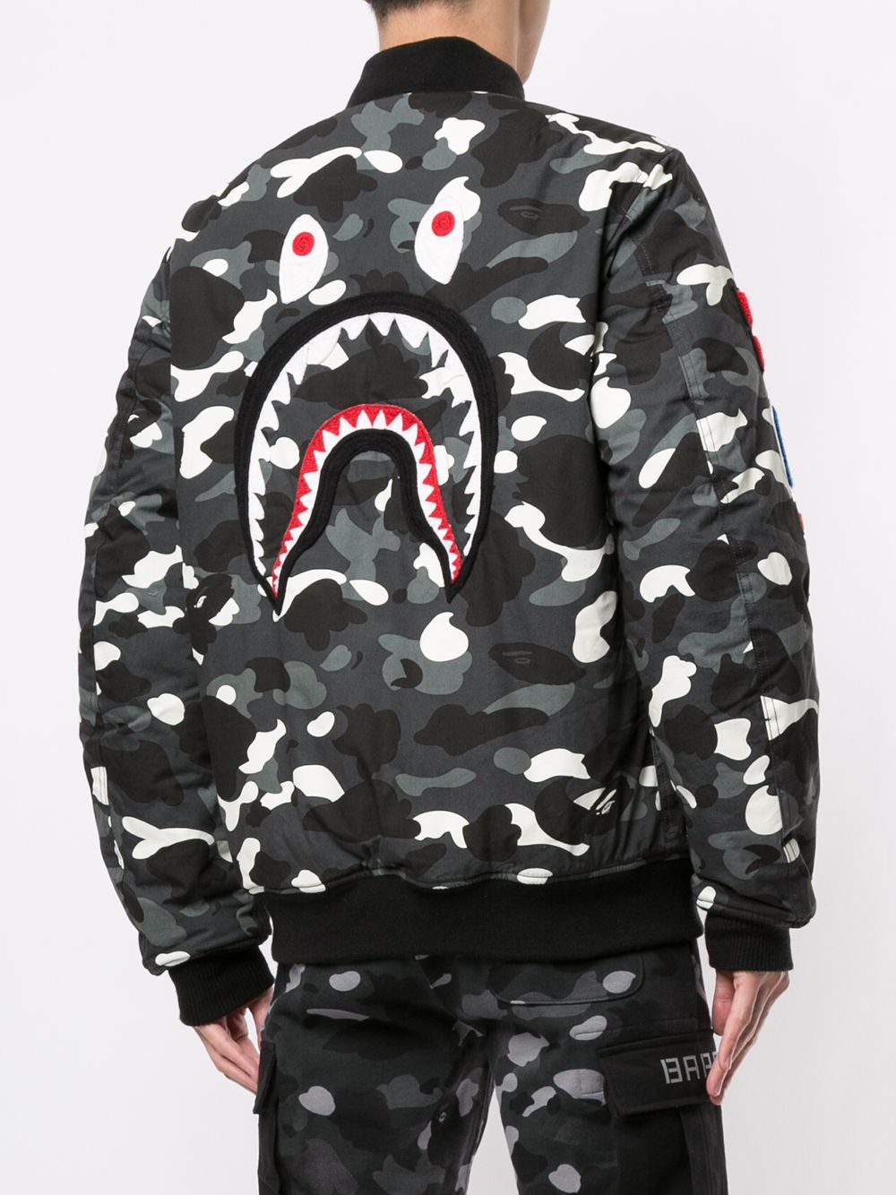 фото A bathing ape® бомбер camo shark