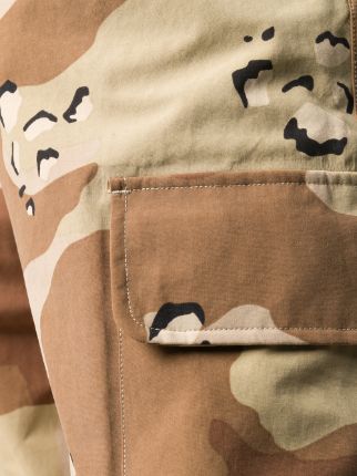 camouflage print cargo trousers展示图