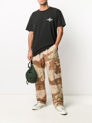 camouflage print cargo trousers展示图