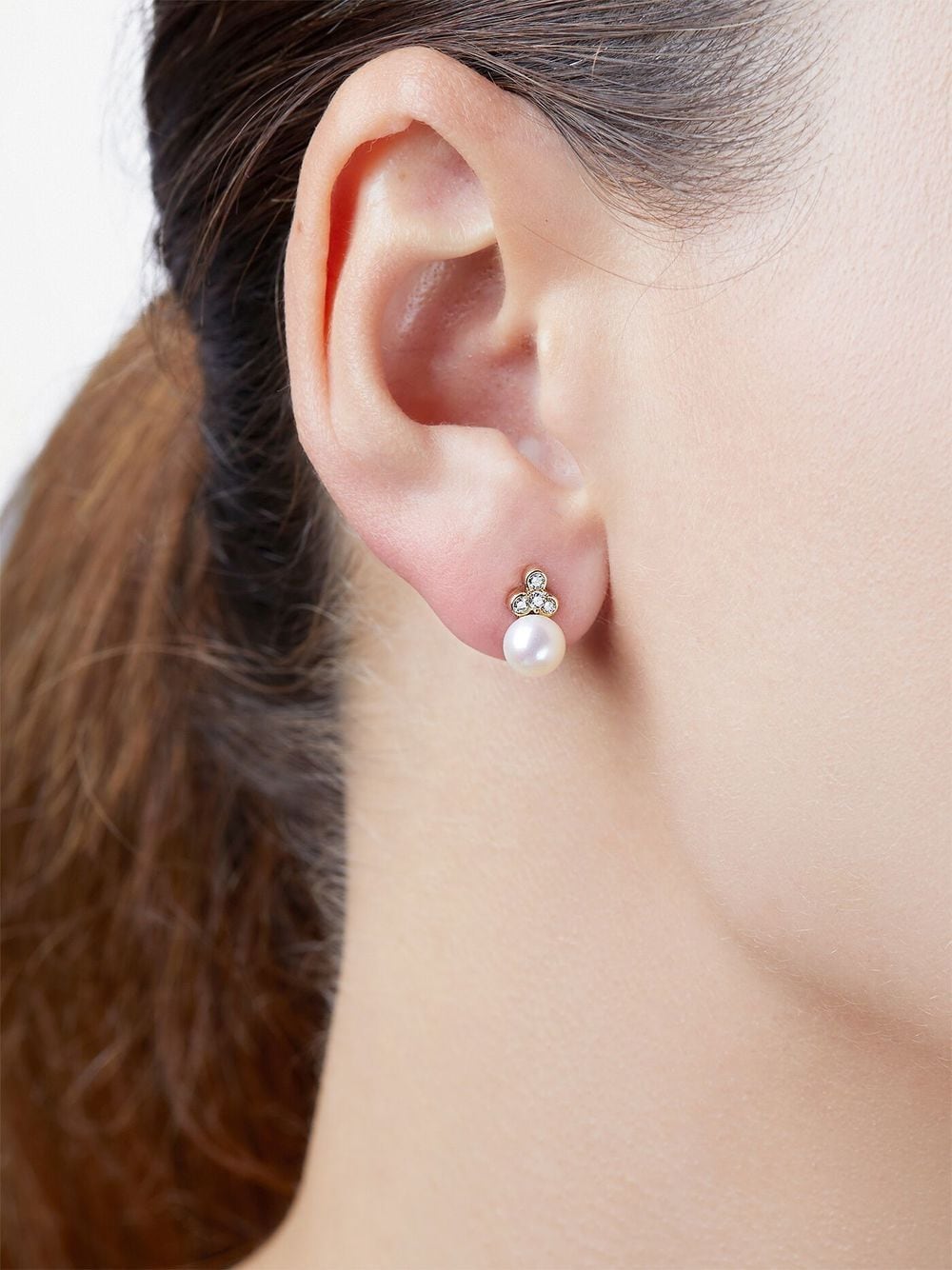 Image 2 of Yoko London 18kt yellow gold Trend freshwater pearl and diamond stud earrings