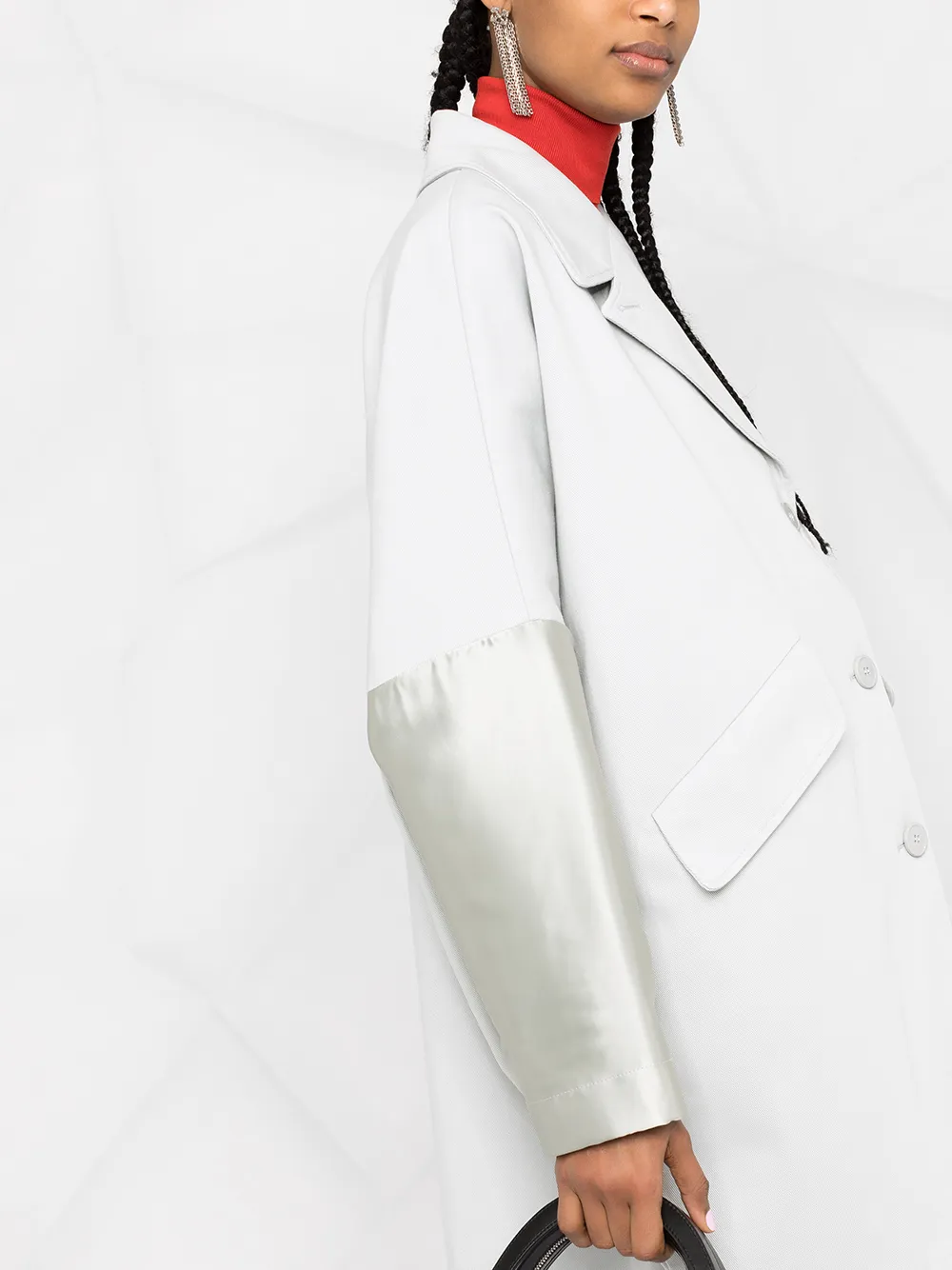 фото Mm6 maison margiela двубортное пальто с контрастными рукавами