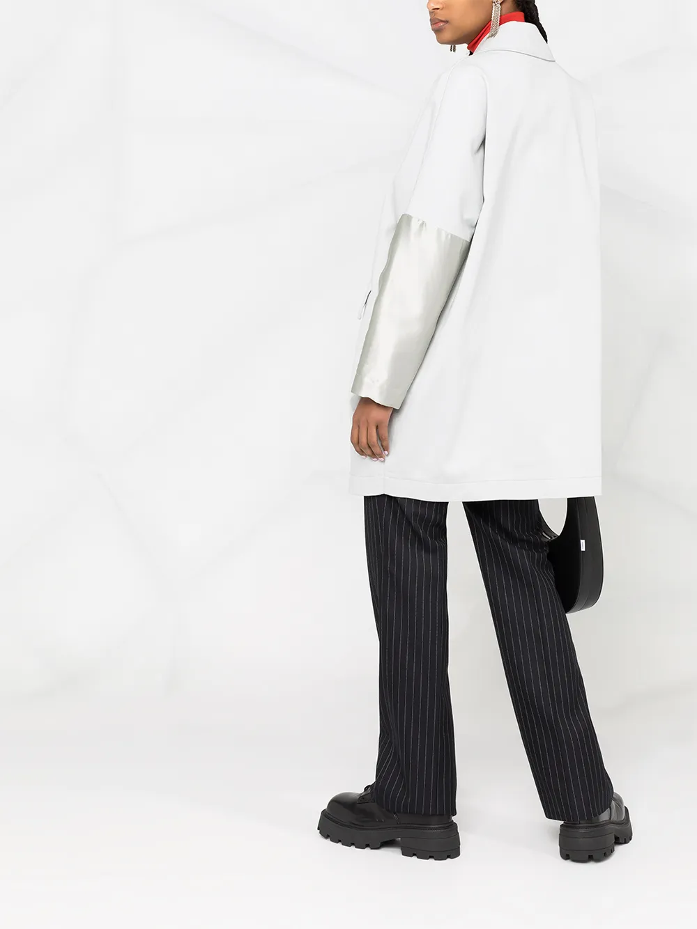 фото Mm6 maison margiela двубортное пальто с контрастными рукавами