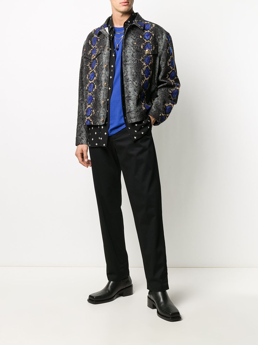 фото Versace джинсовая куртка со змеиным принтом