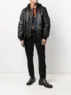 الصورة 2 من Off-White جاكيت بومبر بجيوب متعددة ورسمة أسهم