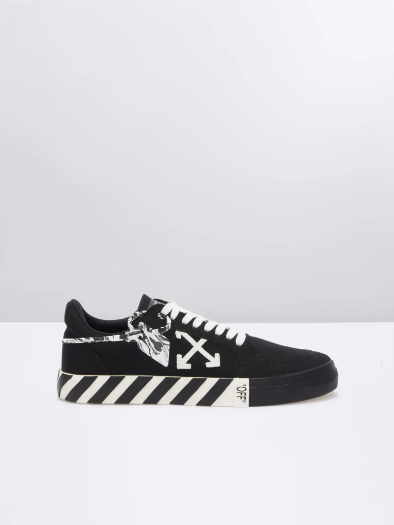 LOW VULKANISIERTE SNEAKERS