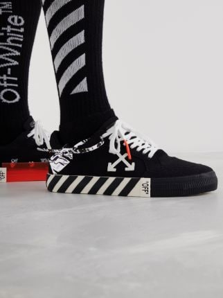 beeld Omleiden span LOW VULCANIZED SNEAKERS in black | Off-White™ Official US