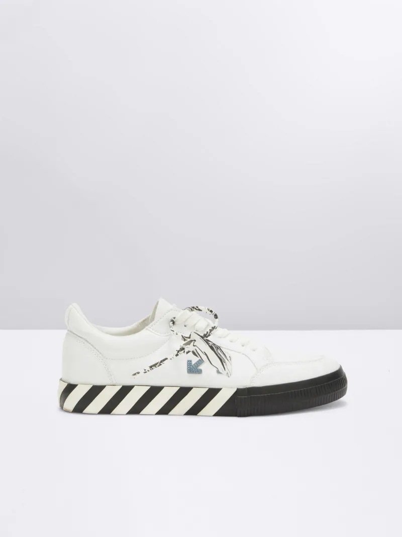LOW VULKANISIERTE SNEAKERS