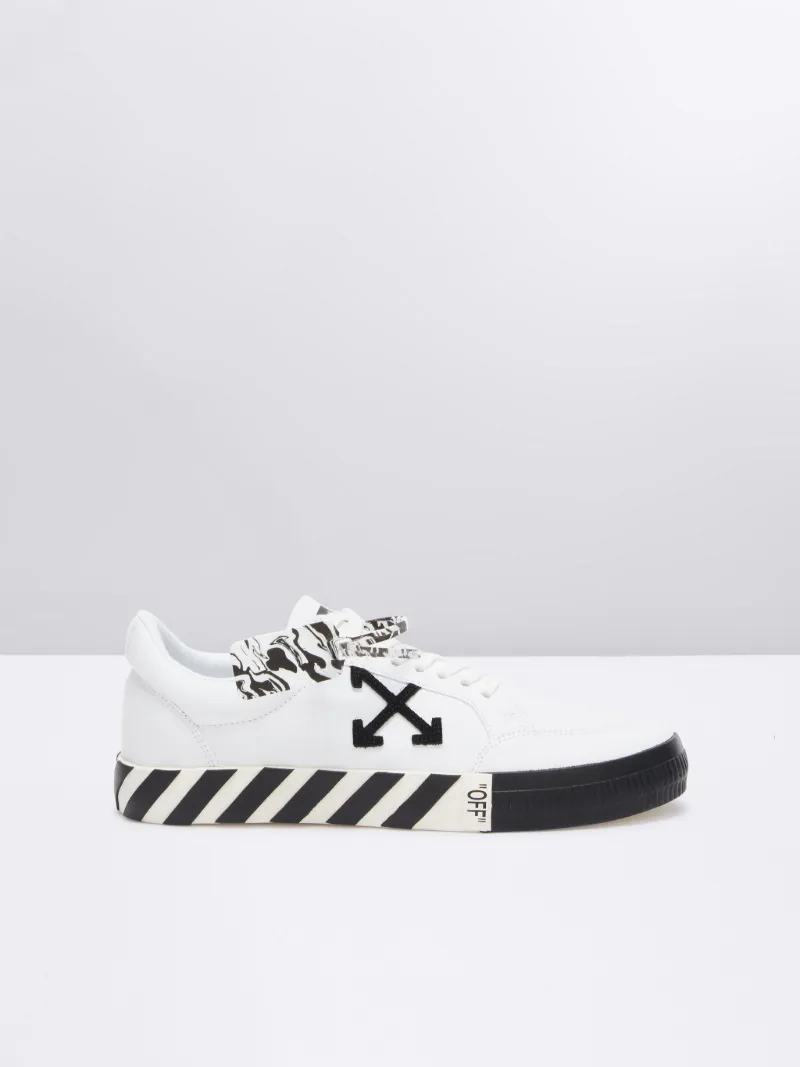 LOW VULKANISIERTE SNEAKERS