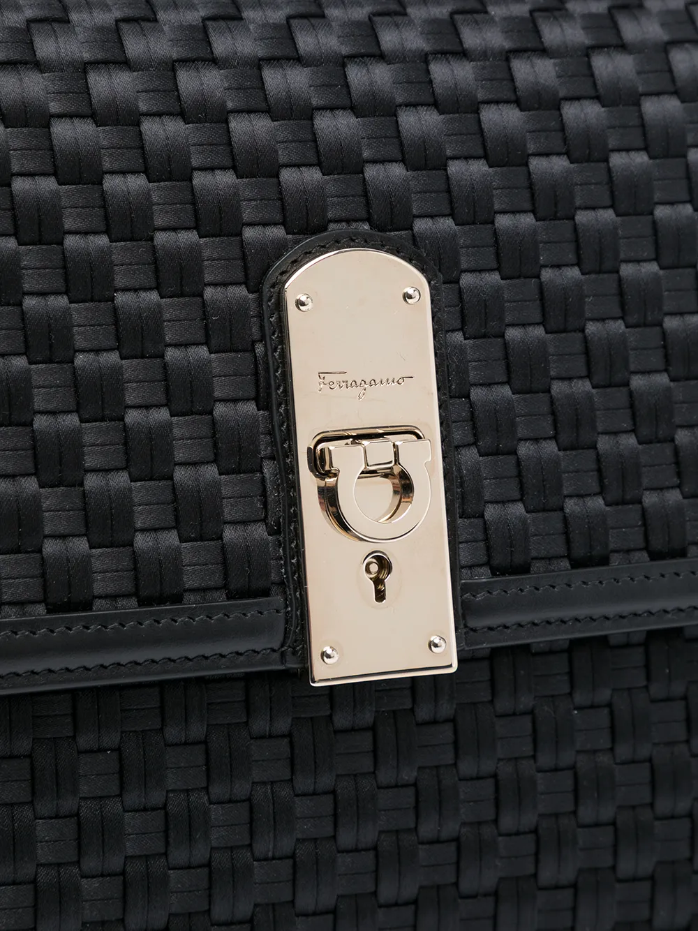 фото Salvatore ferragamo сумка boxyz среднего размера с верхней ручкой
