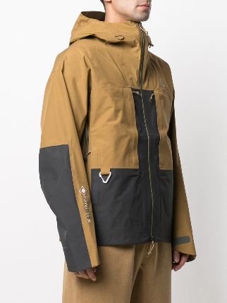 ACG gore-tex jacket展示图