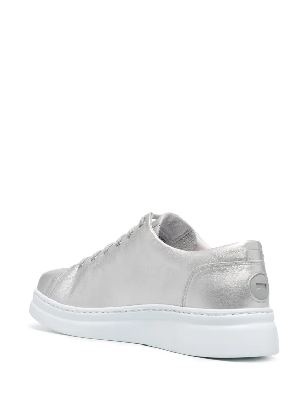 camper runner up white