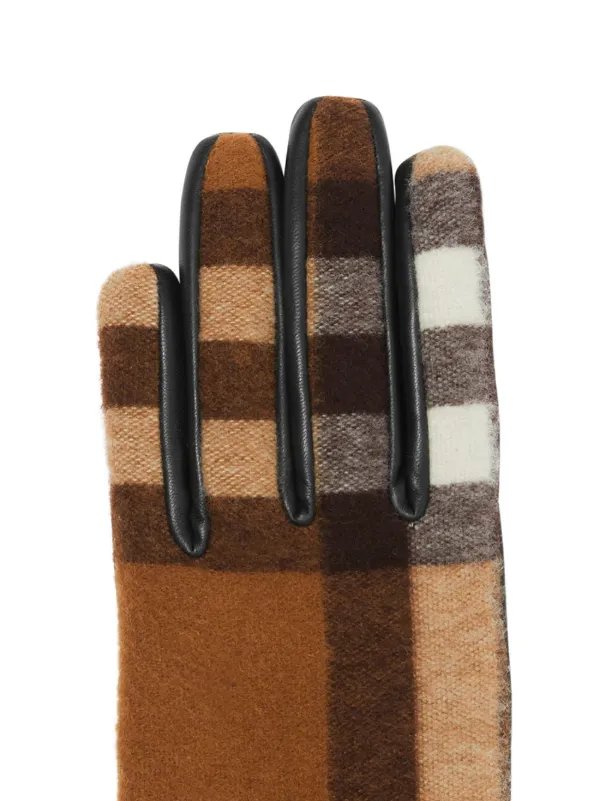 Shop Burberry check-pattern gloves with Express Delivery - FARFETCH